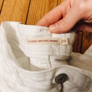Levi's white classic mid rise skinny jeans
